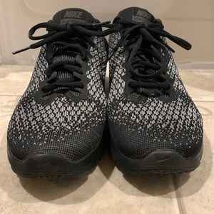 Nike Airmax sequence 2 black and white men size 9.5